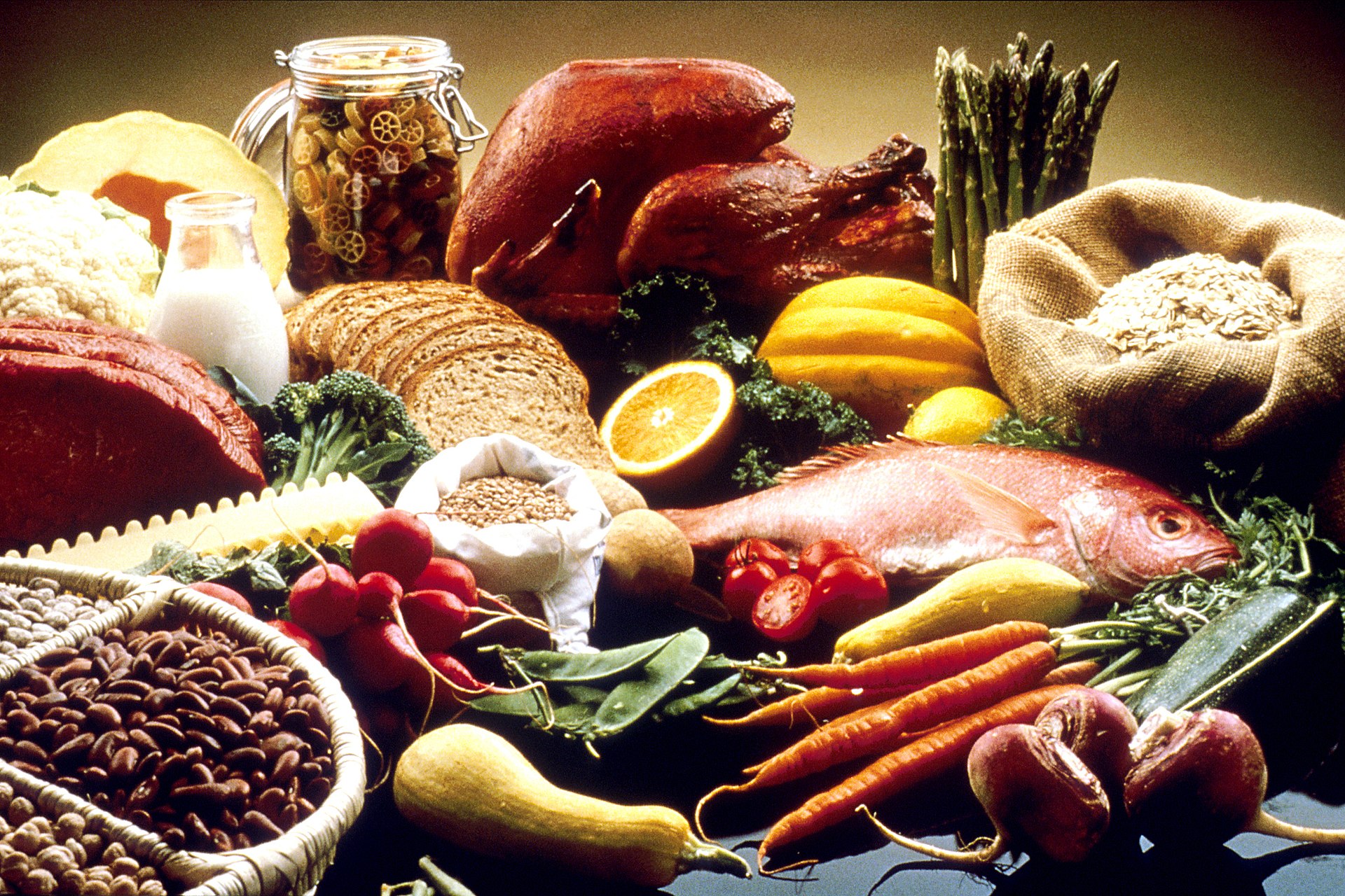 Lekki posiłek z ryżem i warzywami w stylu low FODMAP